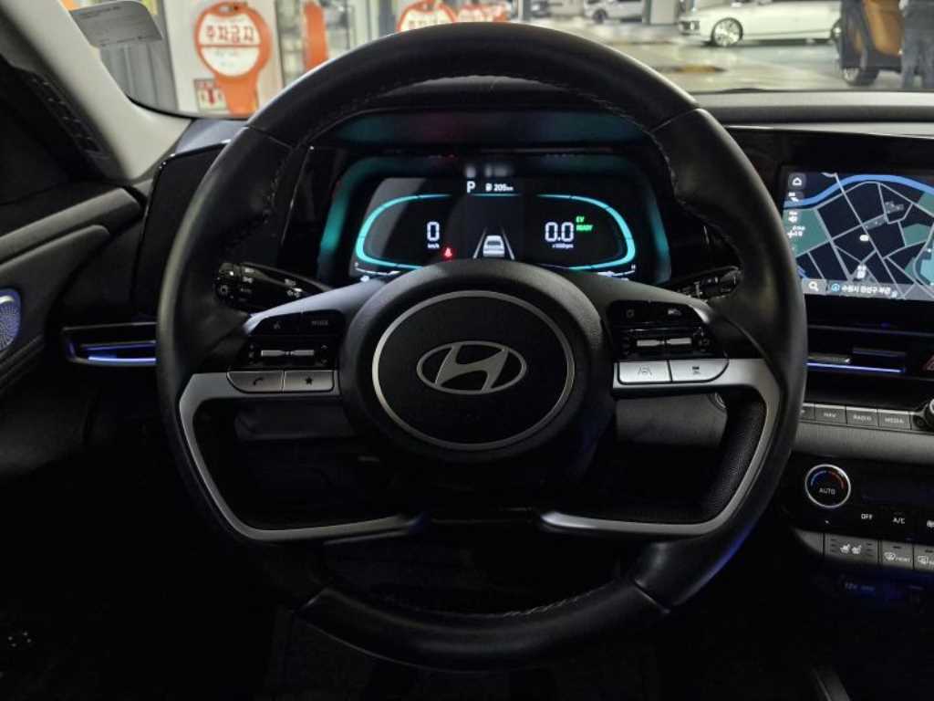 HYUNDAI Avante - Vista 8