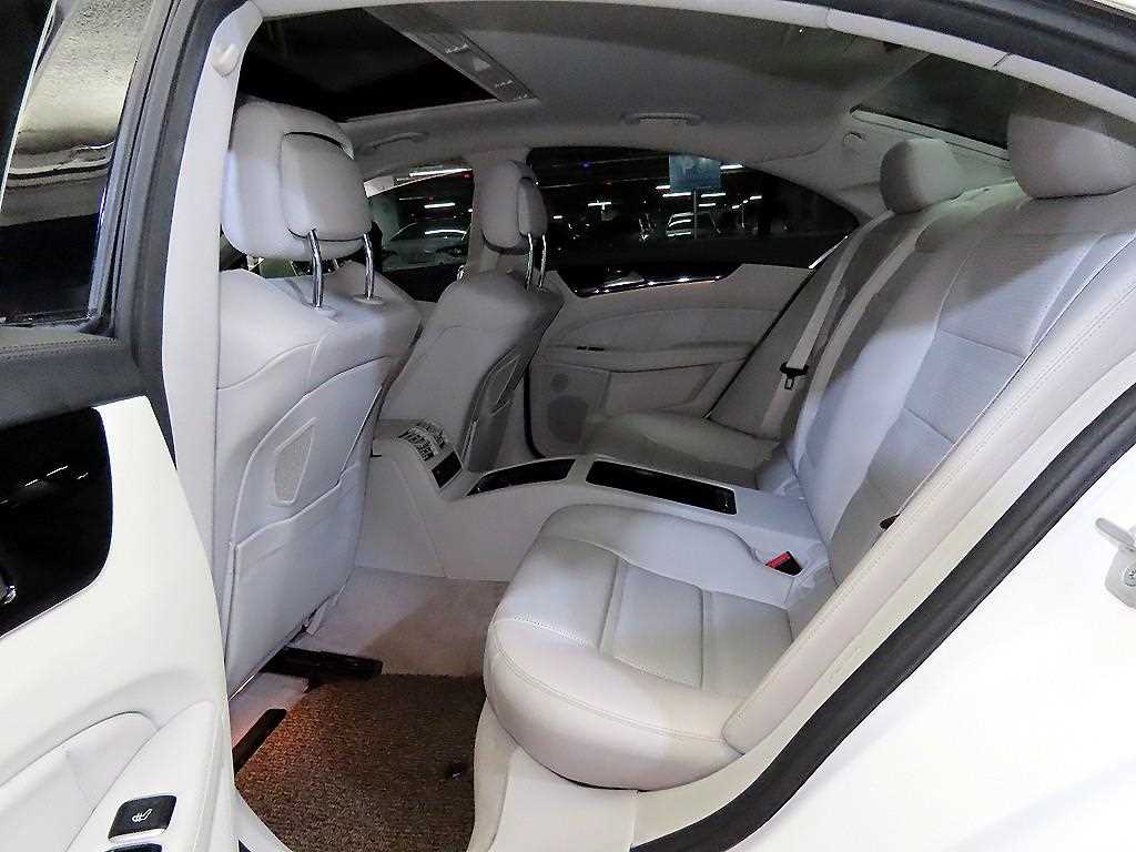 Mercedes Benz CLS Class - Vista 7