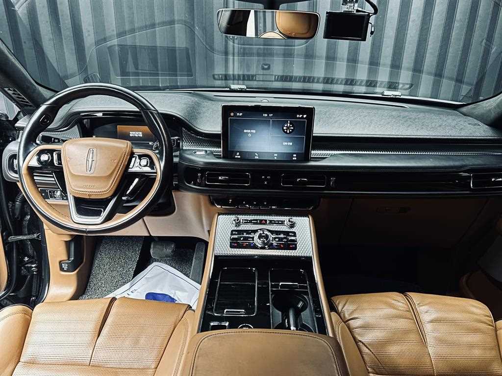 Lincoln Aviator - Vista 9