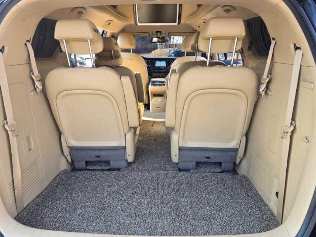 KIA Carnival - Vista 9