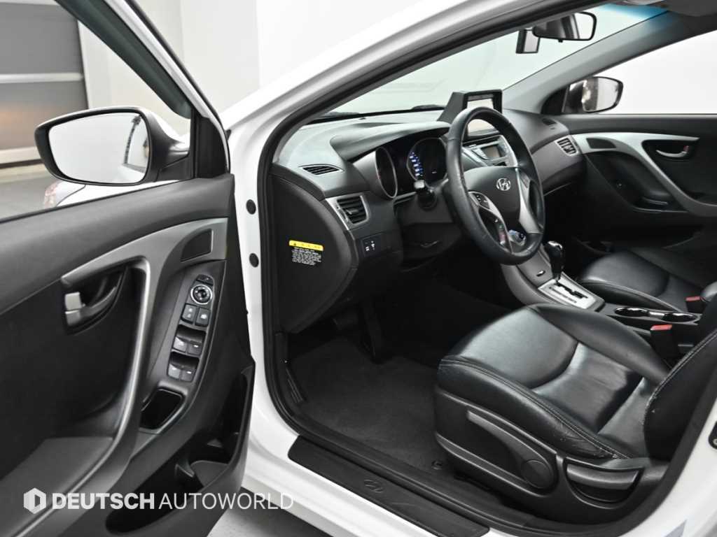 HYUNDAI Avante - Vista 11