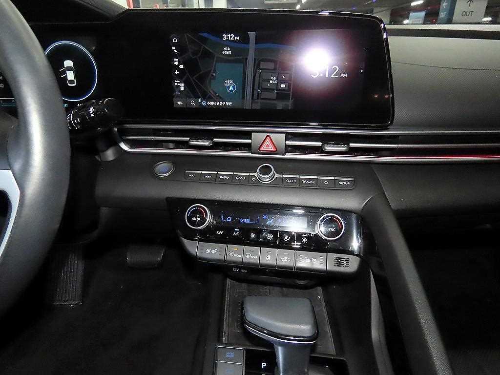 HYUNDAI Avante - Vista 11