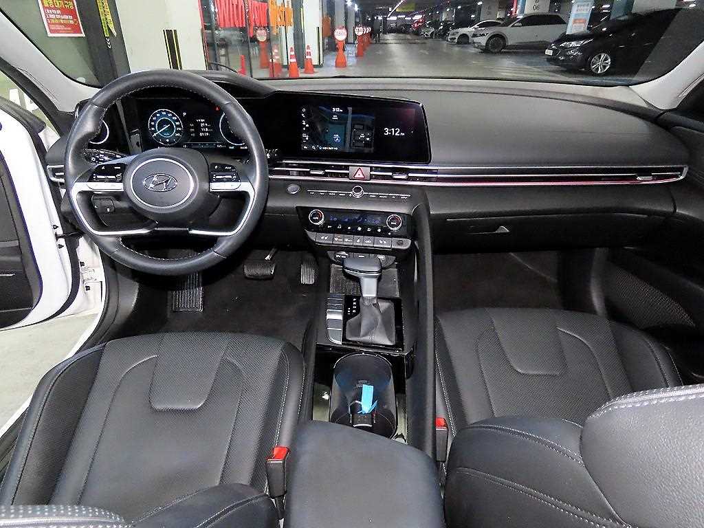 HYUNDAI Avante - Vista 10