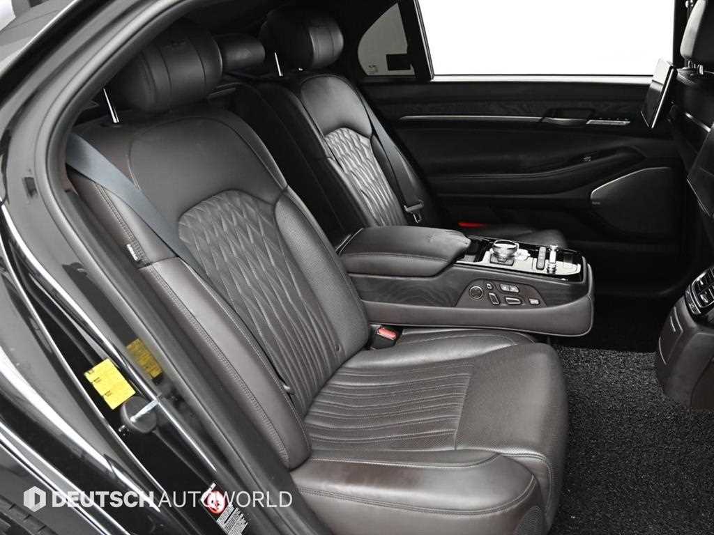 Genesis G90 - Vista 12