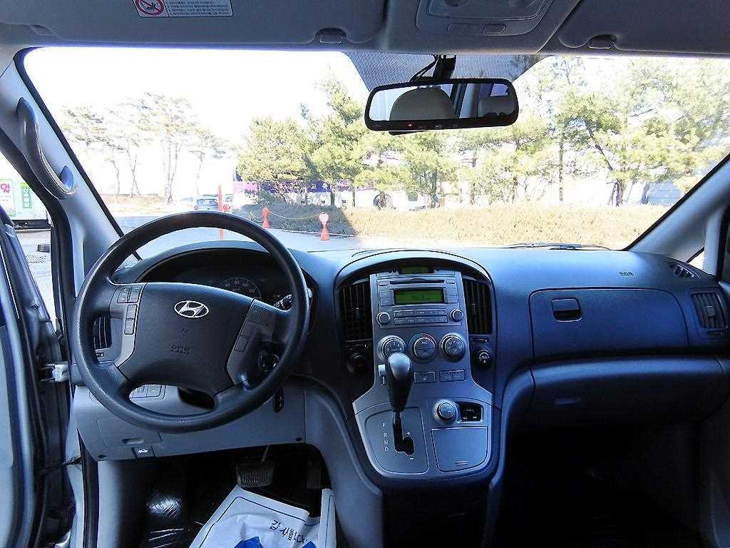 HYUNDAI Starex - Vista 8