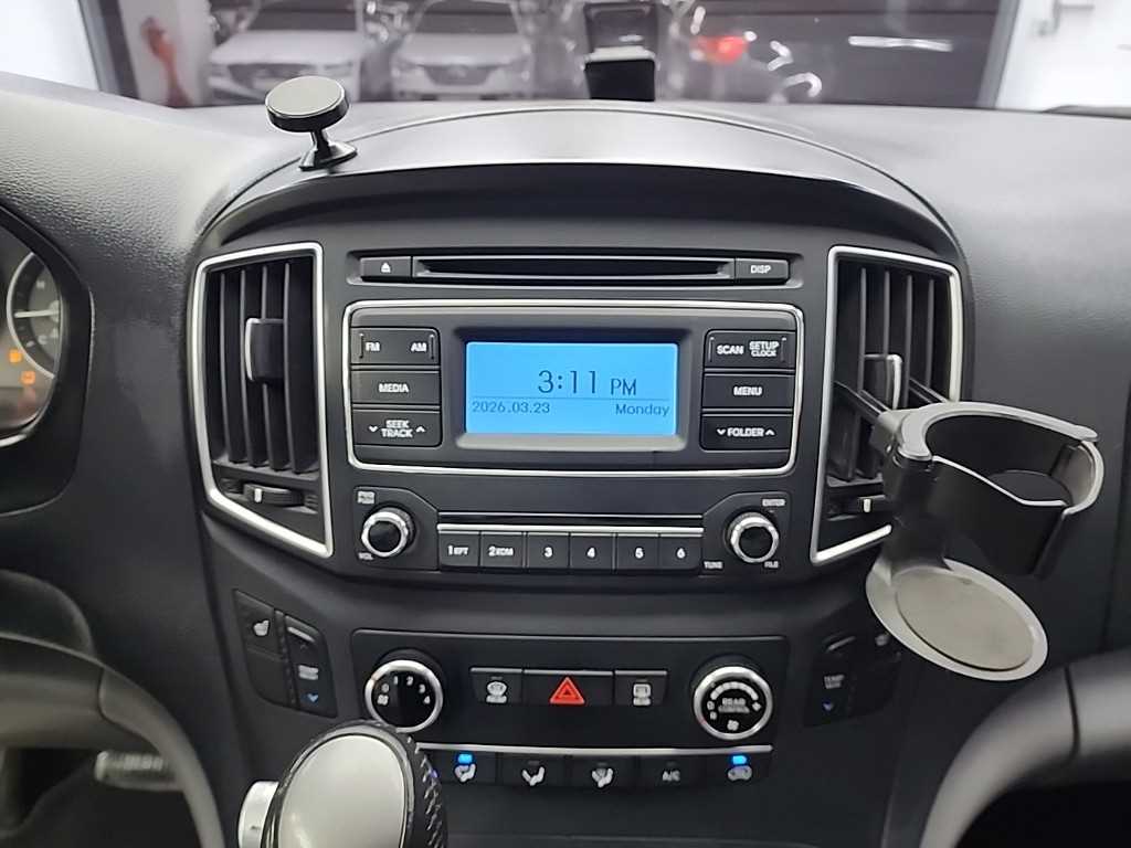 HYUNDAI Starex - Vista 10