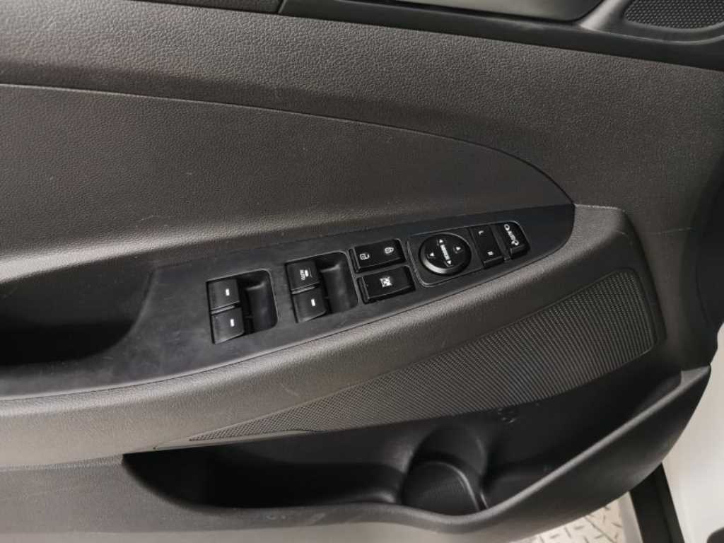 HYUNDAI Tucson - Vista 10