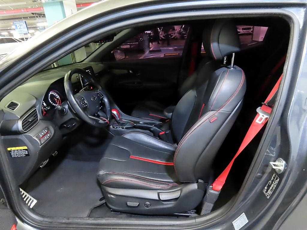 HYUNDAI Veloster - Vista 6