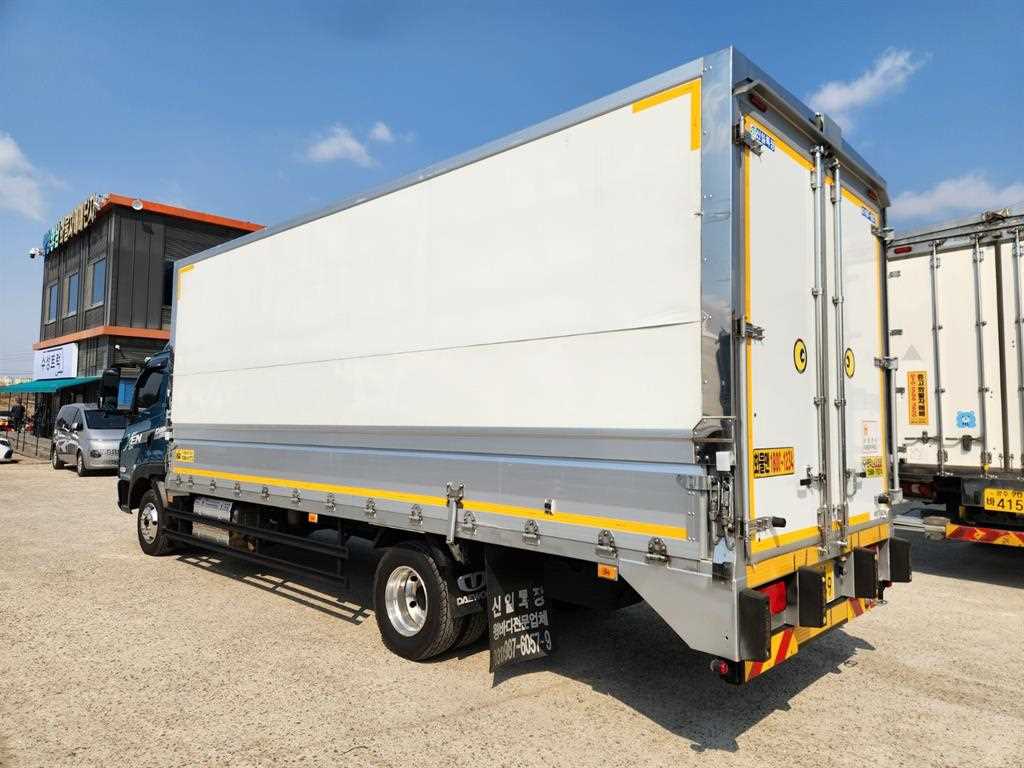 medium and large cargo truck - Vista 5