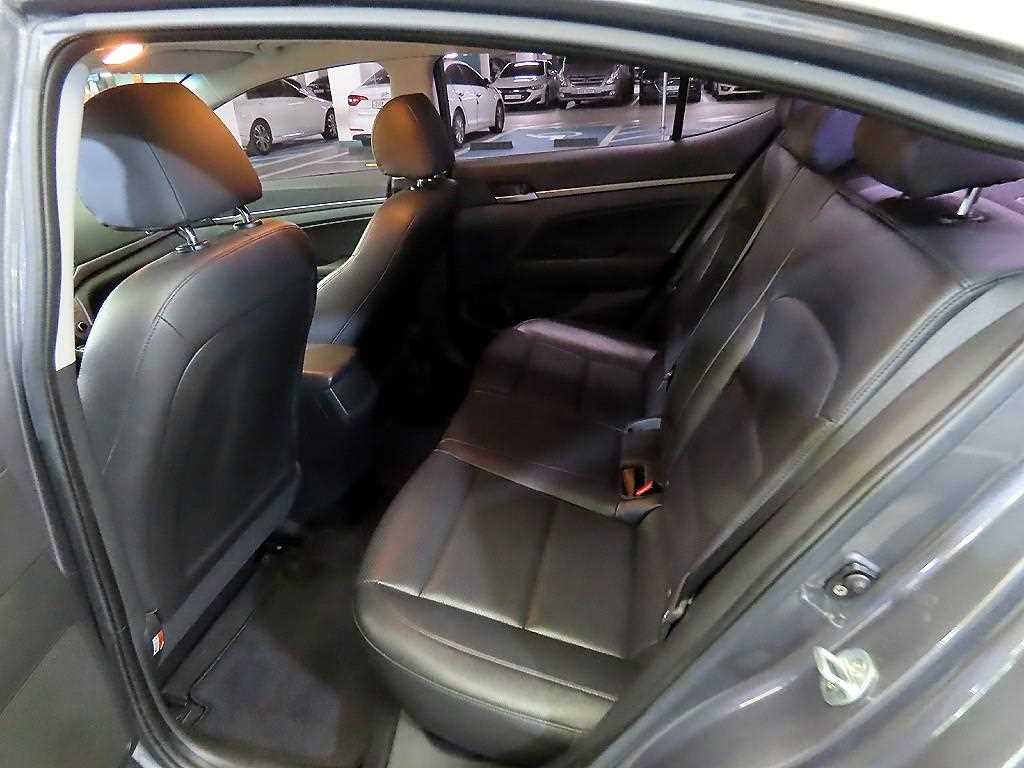 HYUNDAI Avante - Vista 7