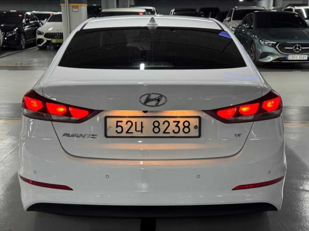 HYUNDAI Avante - Vista 4