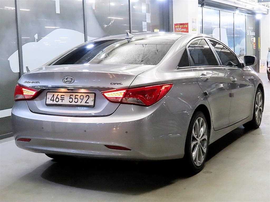 HYUNDAI Sonata - Vista 4