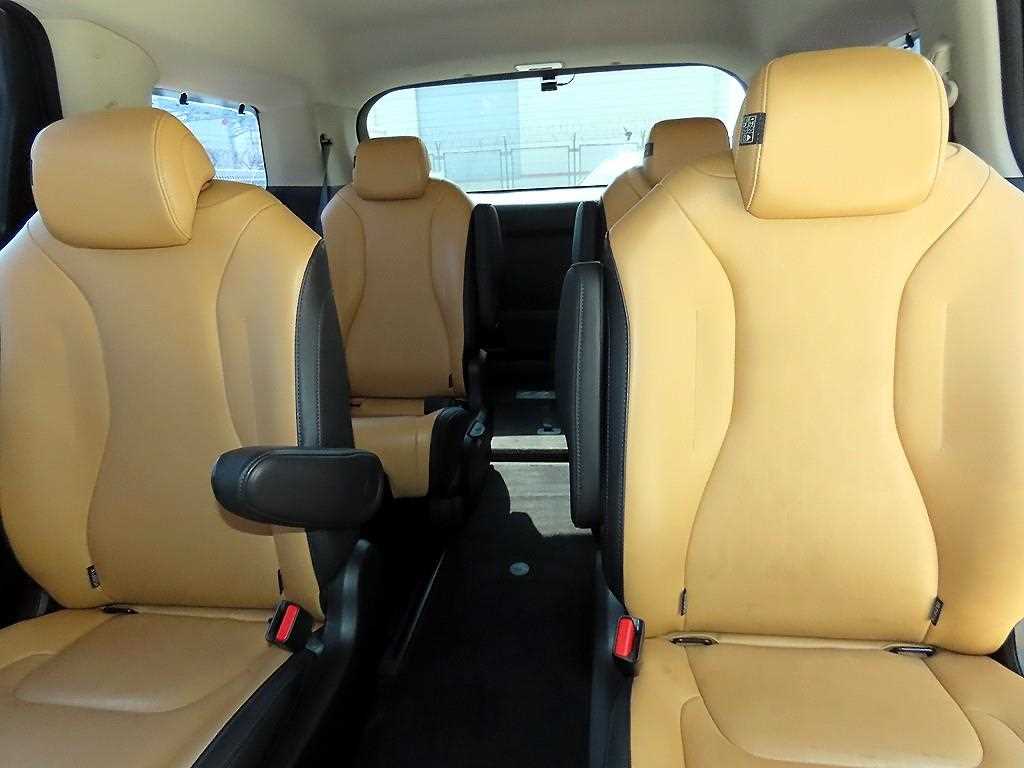 KIA Carnival - Vista 7