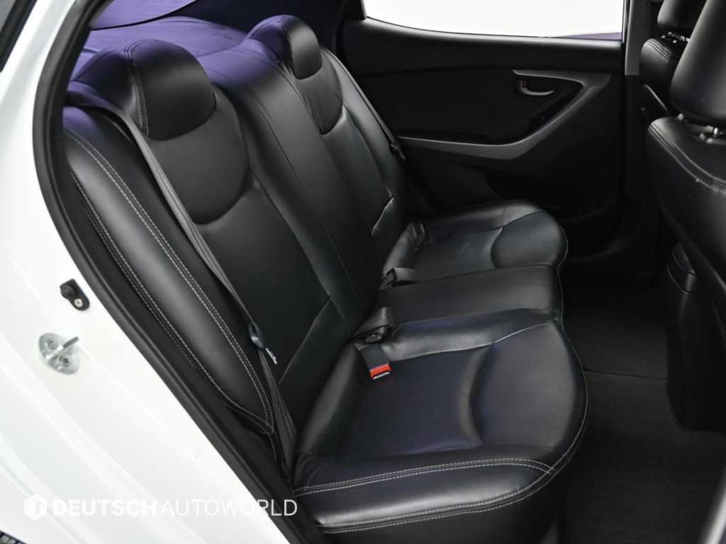 HYUNDAI Avante - Vista 12