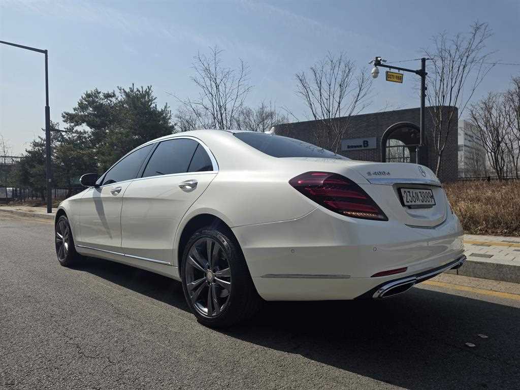 Mercedes Benz S Class - Vista 5