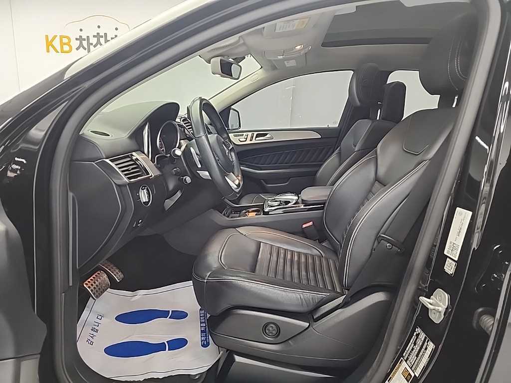 Mercedes Benz GLE Class - Vista 11