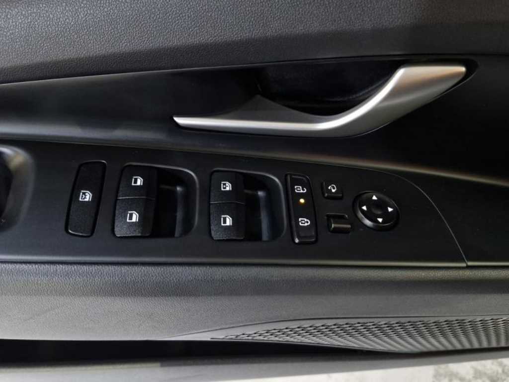 HYUNDAI Avante - Vista 12