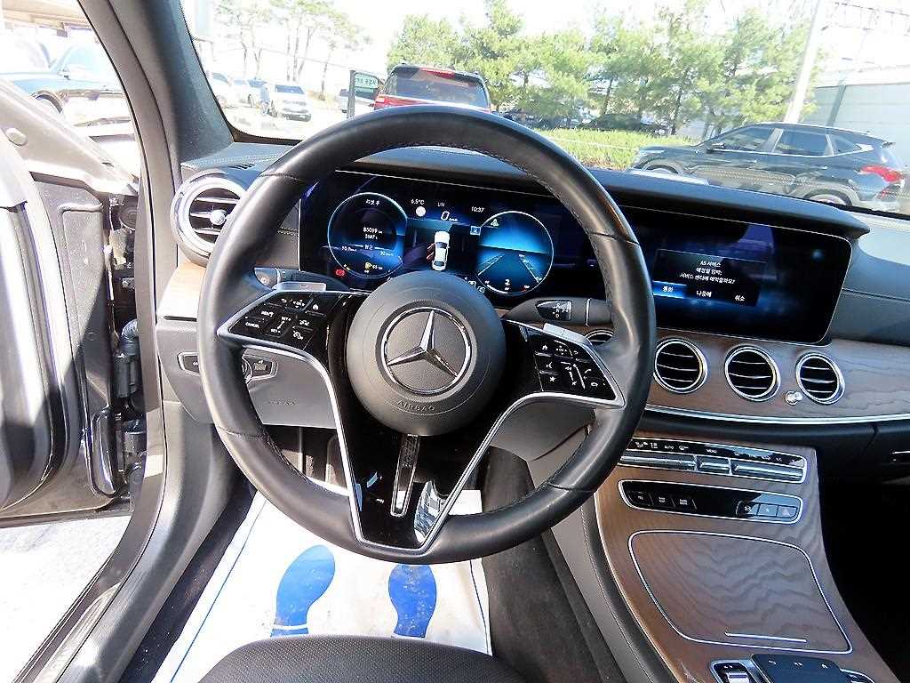 Mercedes Benz E class - Vista 8