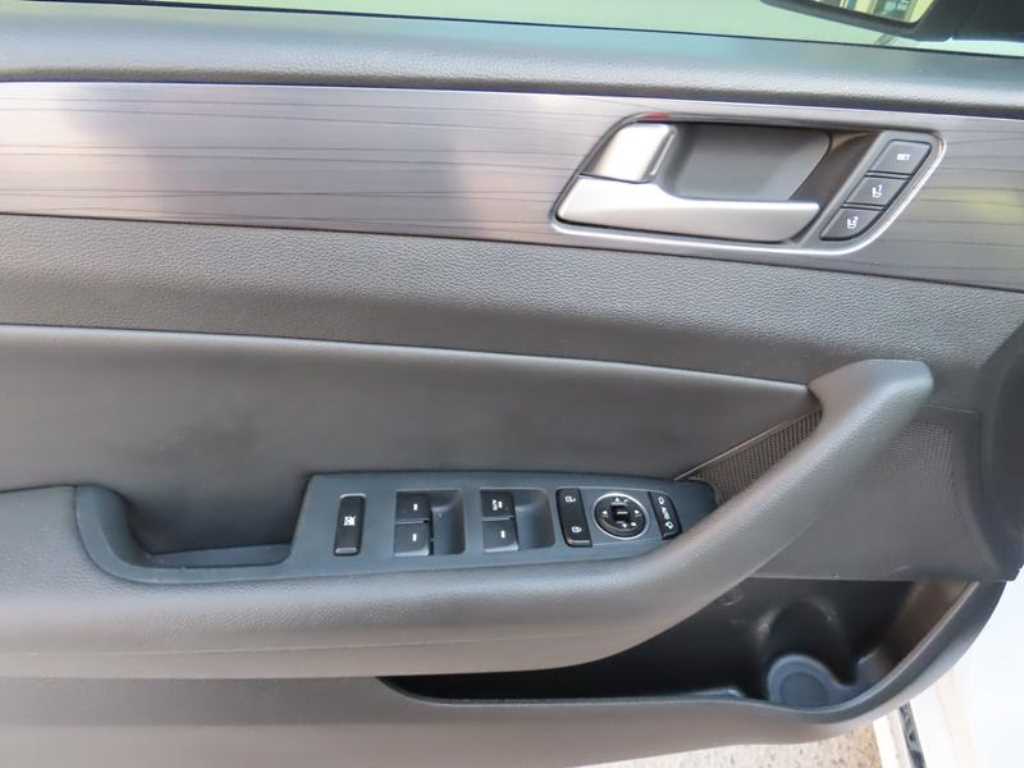 HYUNDAI Sonata - Vista 6