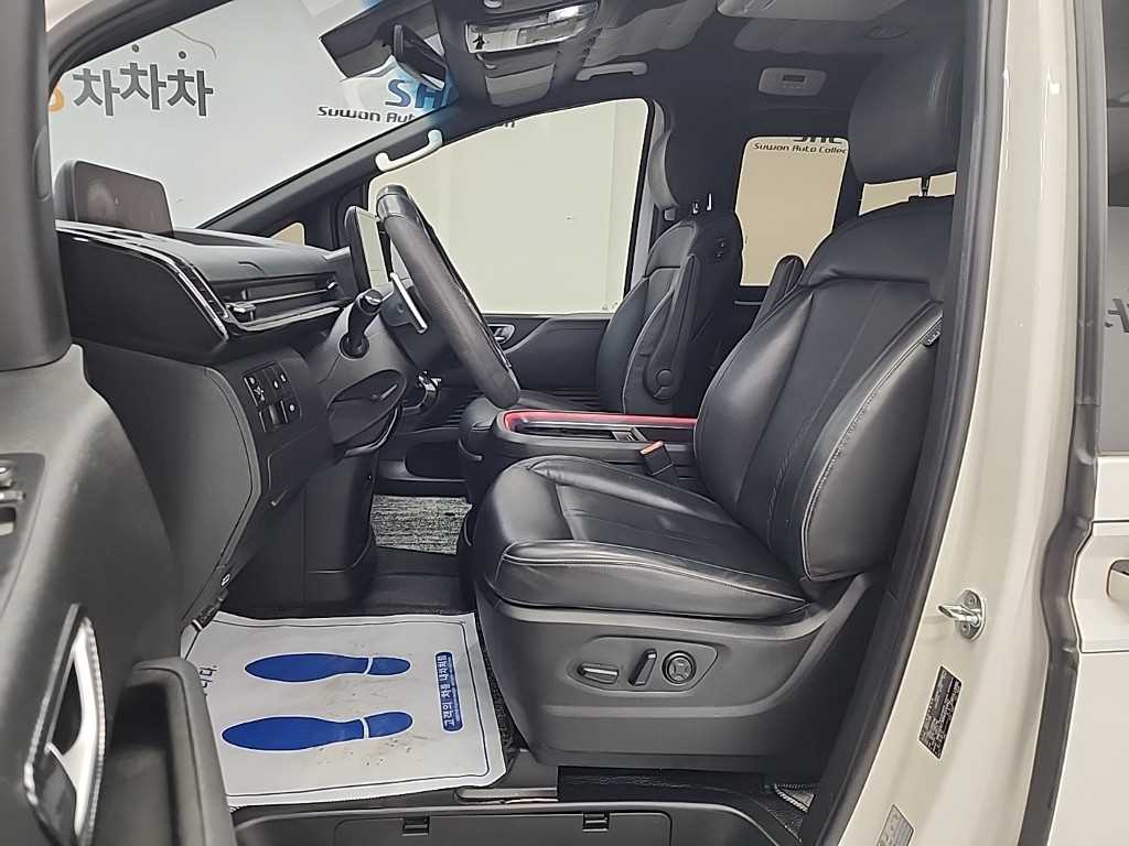 HYUNDAI Staria - Vista 11