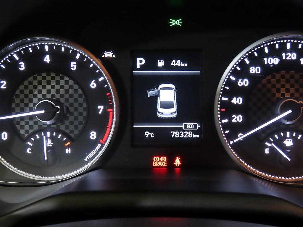 HYUNDAI Avante - Vista 9