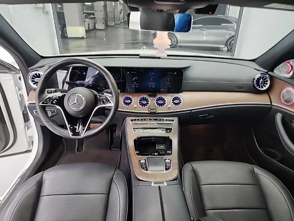 Mercedes Benz E class - Vista 8