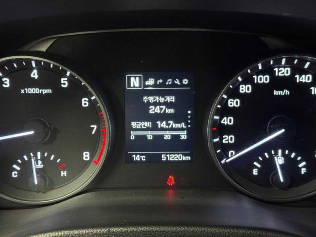 HYUNDAI Avante - Vista 7