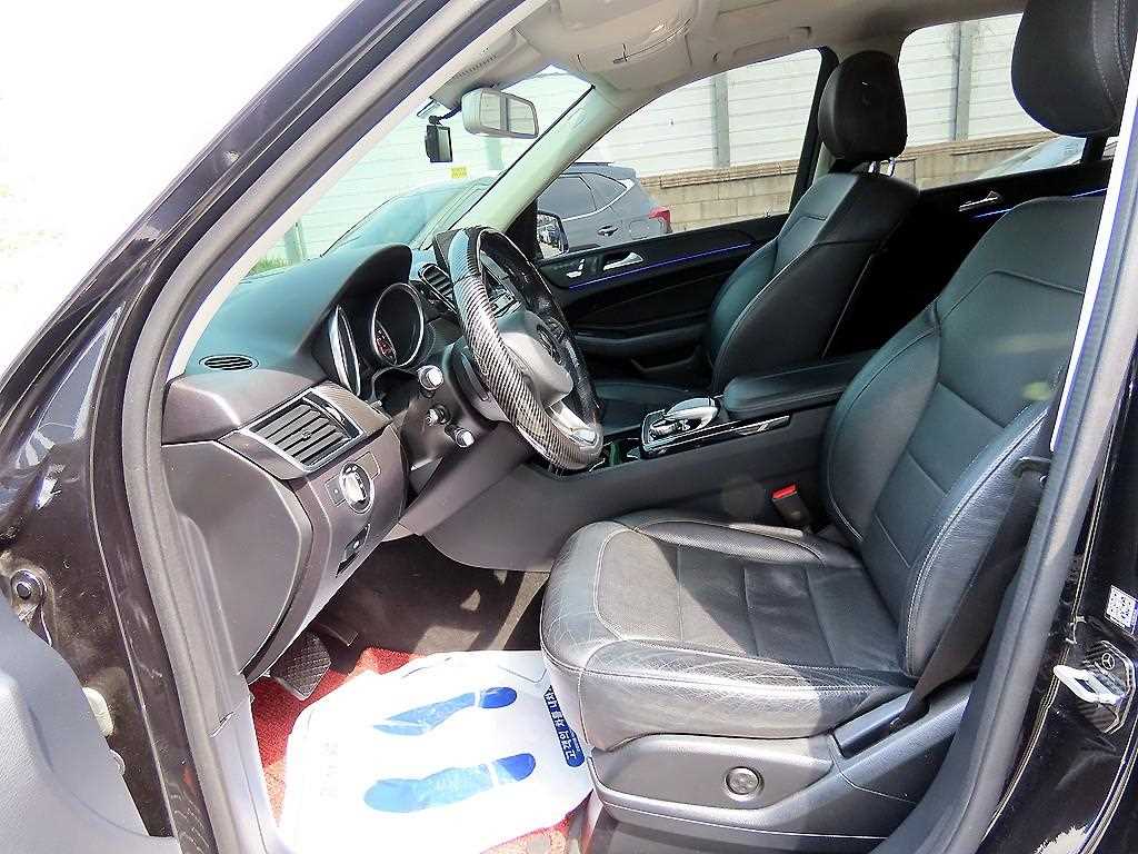 Mercedes Benz GLE Class - Vista 5