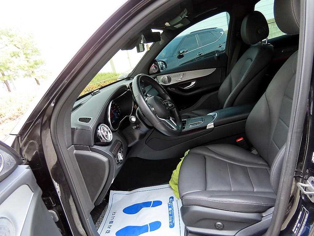 Mercedes Benz GLC Class - Vista 5