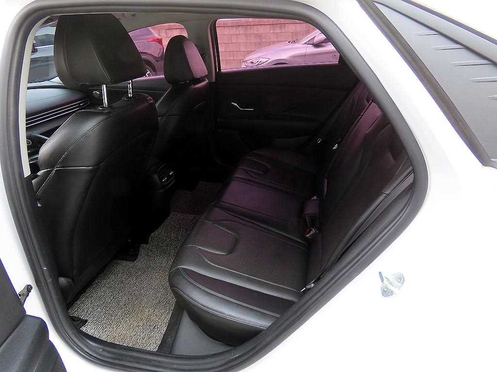 HYUNDAI Avante - Vista 6