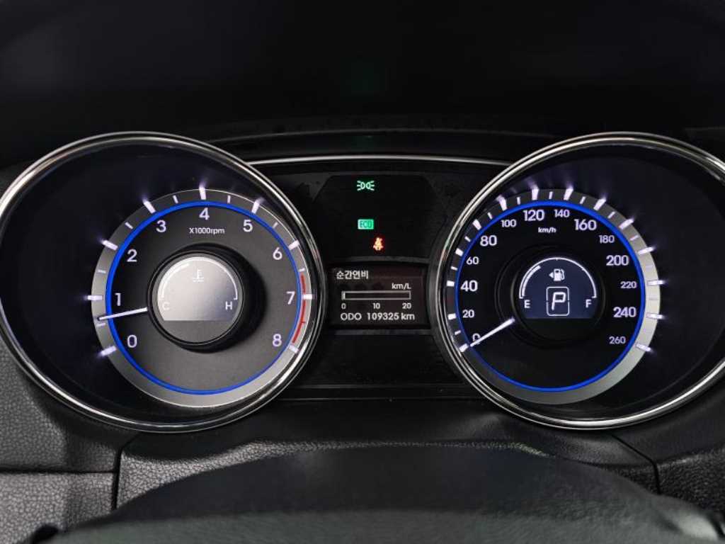 HYUNDAI Sonata - Vista 8