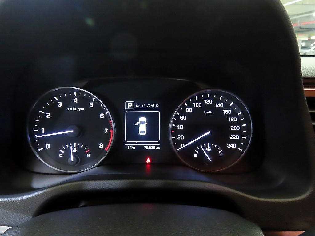 HYUNDAI Avante - Vista 9