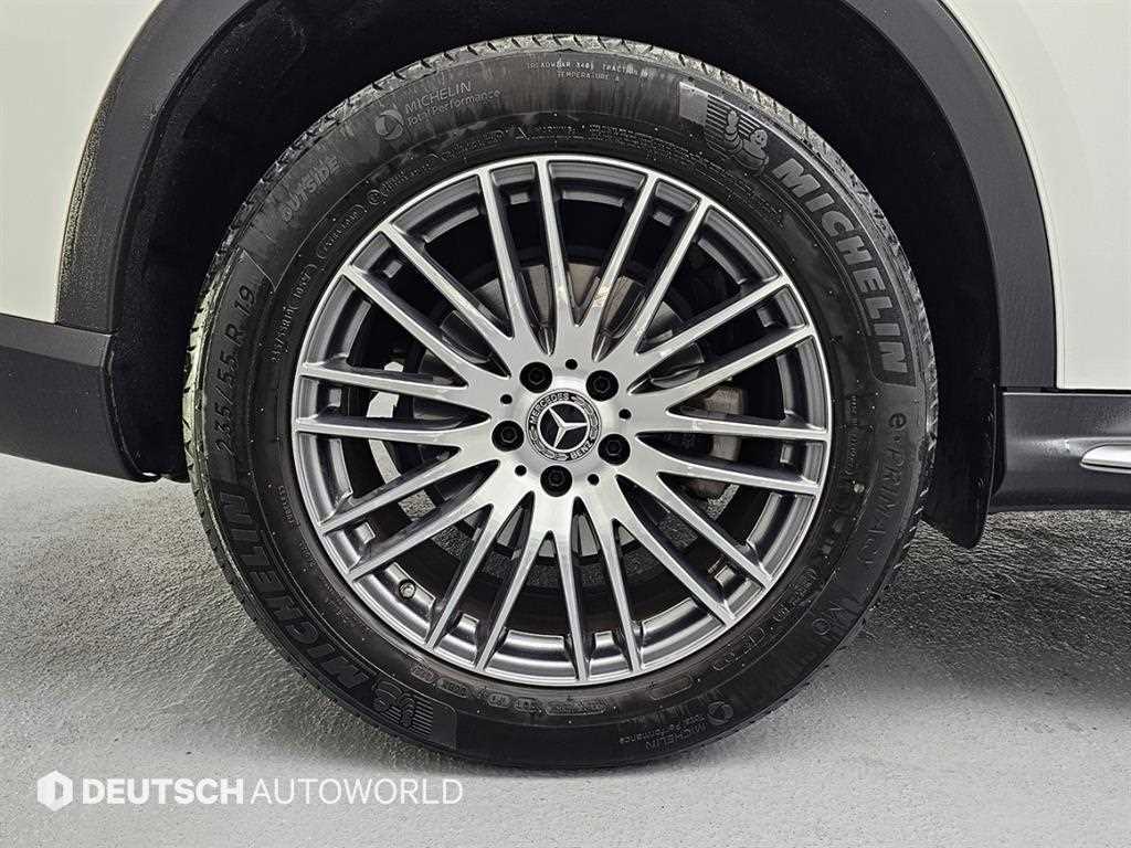 Mercedes Benz GLC Class - Vista 5