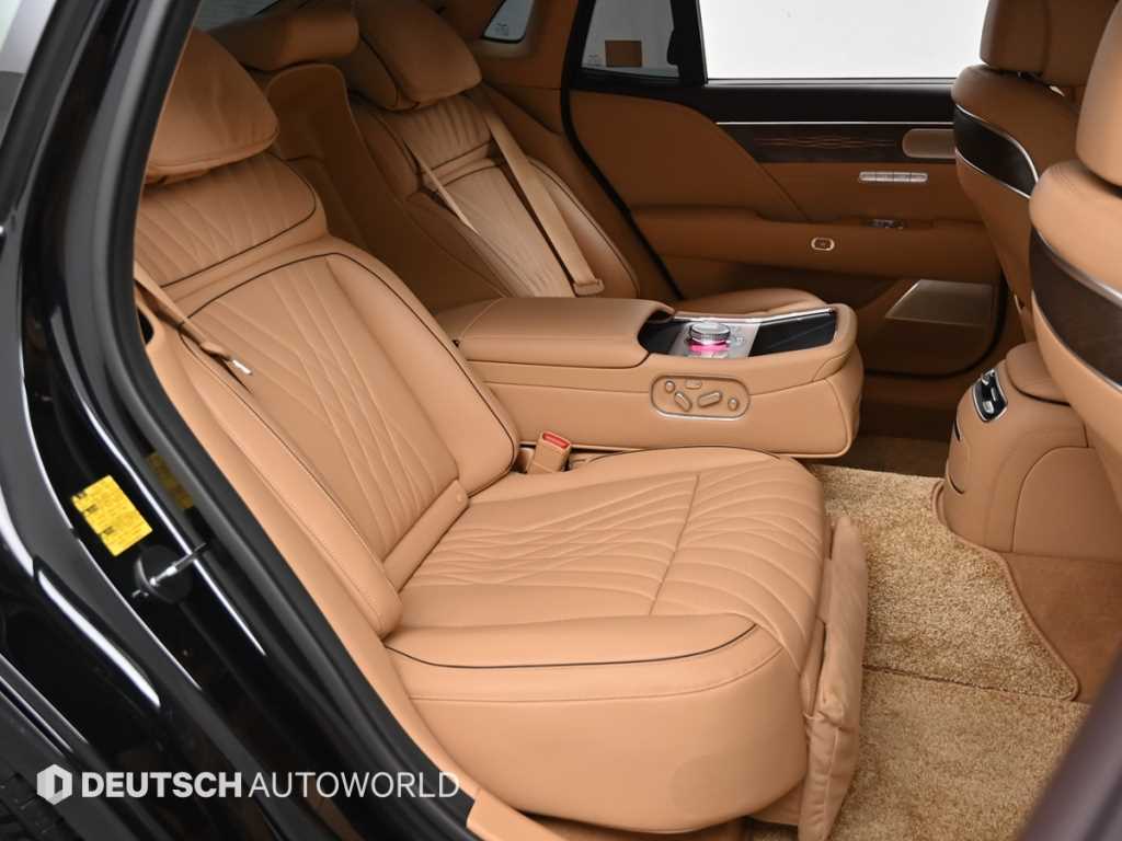 Genesis G90 - Vista 12