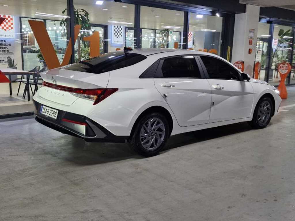 HYUNDAI Avante - Vista 4