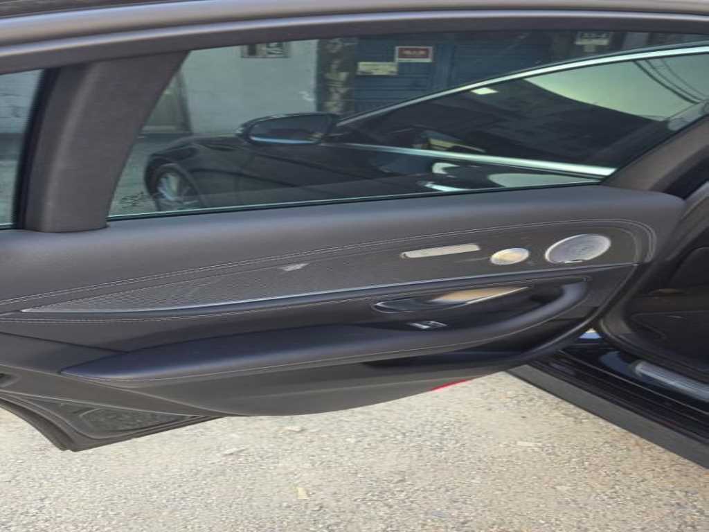 Mercedes Benz E class - Vista 7