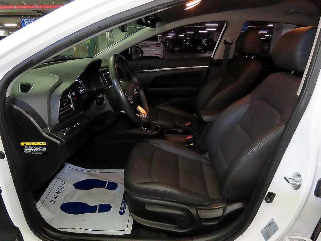 HYUNDAI Avante - Vista 6