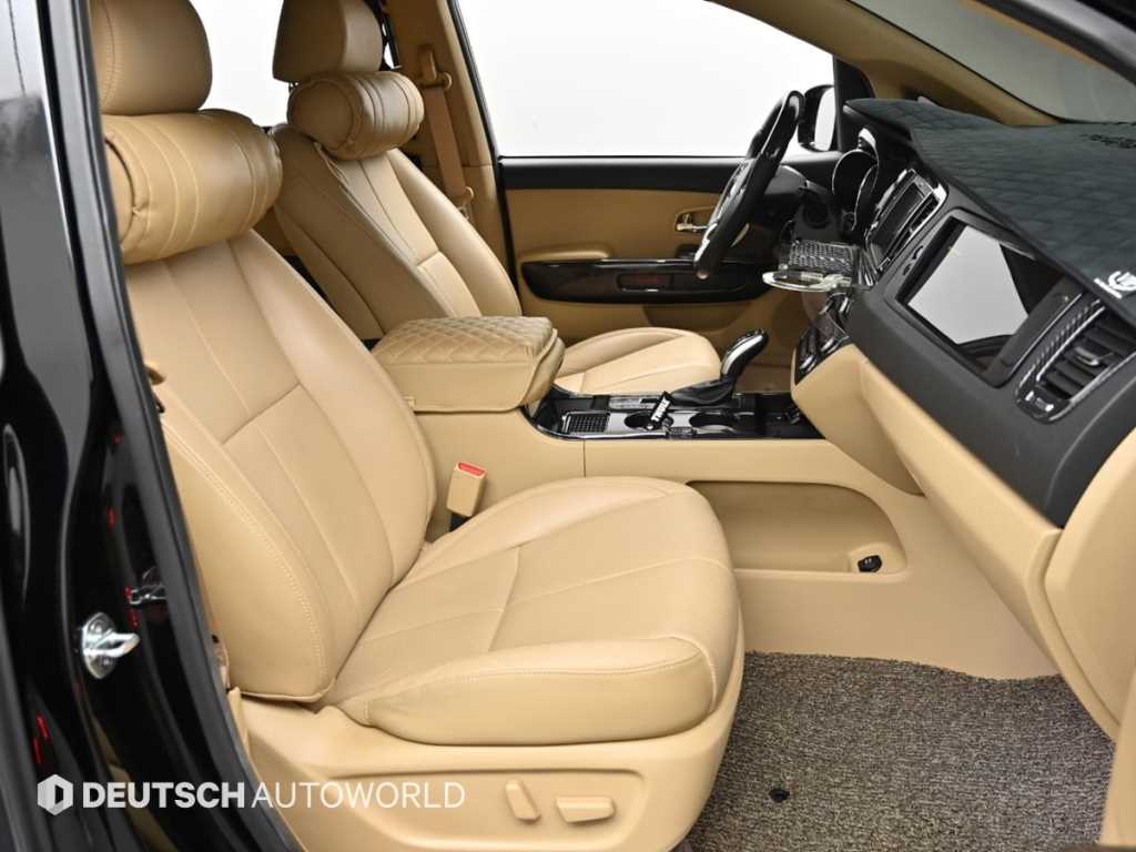 KIA Carnival - Vista 10