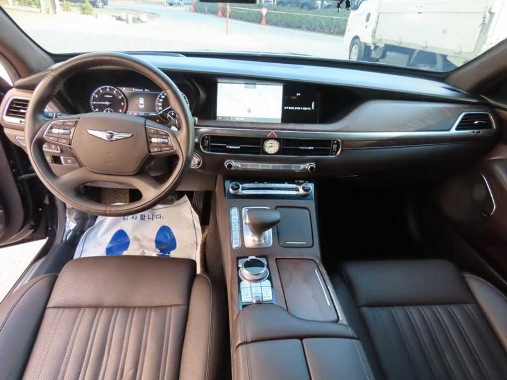 Genesis G90 - Vista 9