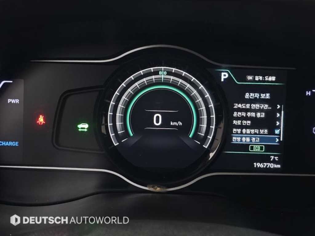 HYUNDAI Kona - Vista 8