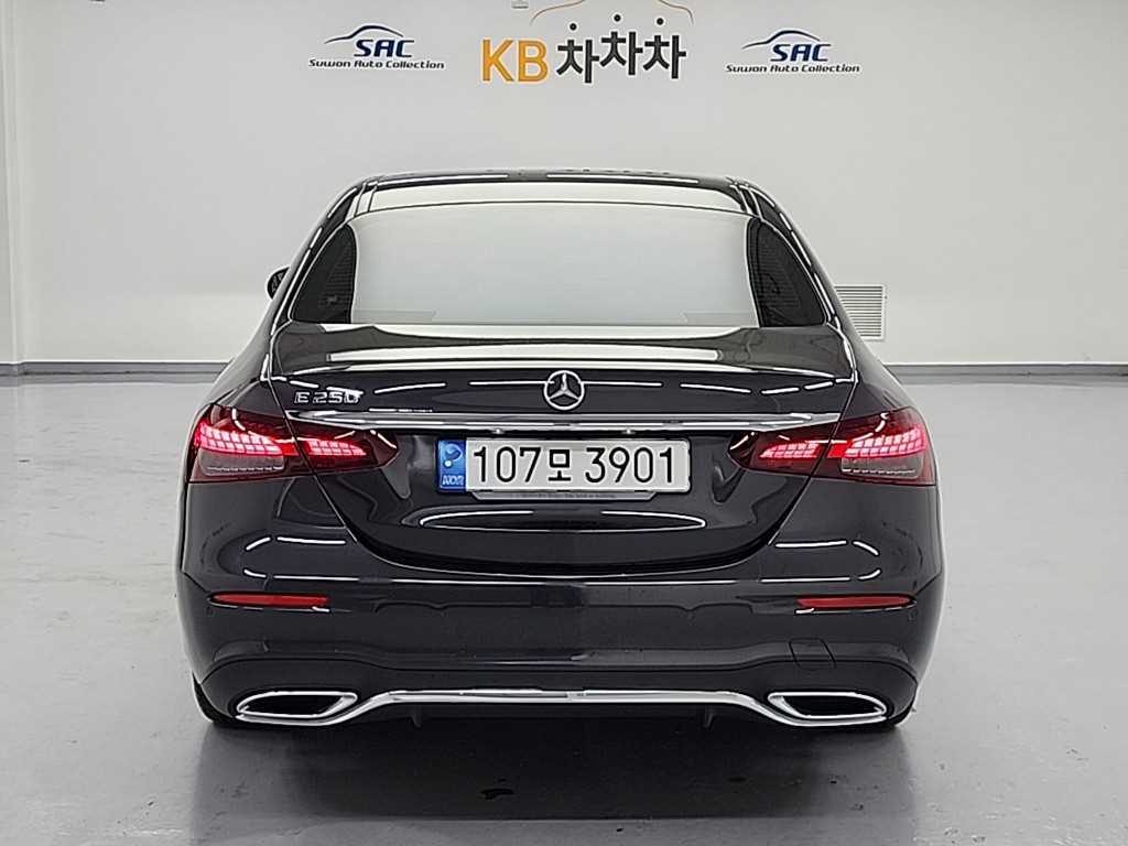 Mercedes Benz E class - Vista 4