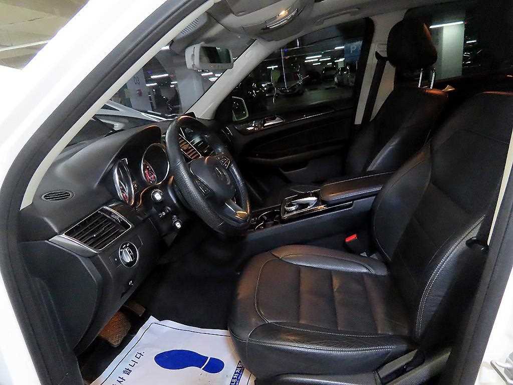 Mercedes Benz GLE Class - Vista 6