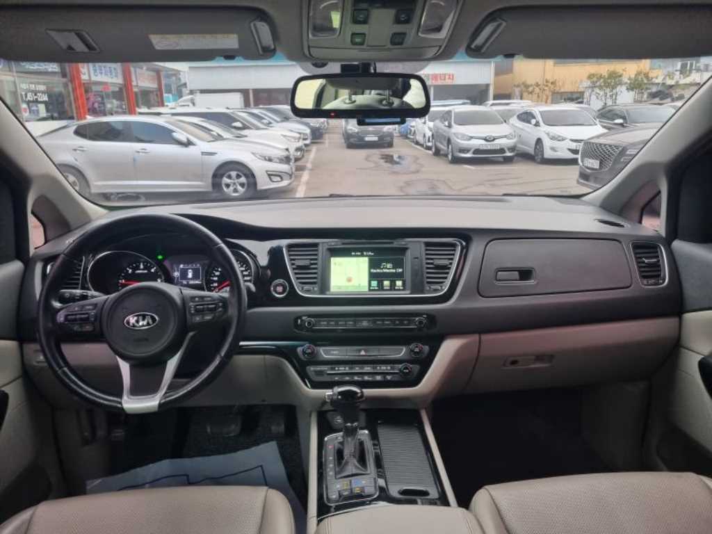 KIA Carnival - Vista 8
