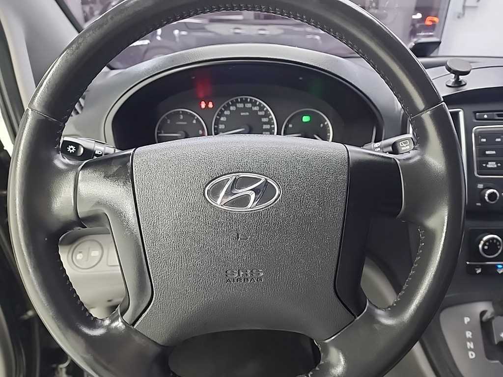 HYUNDAI Starex - Vista 9