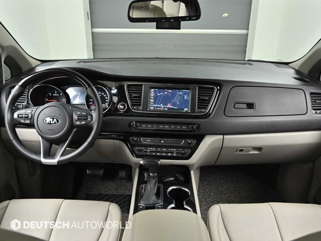 KIA Carnival - Vista 7