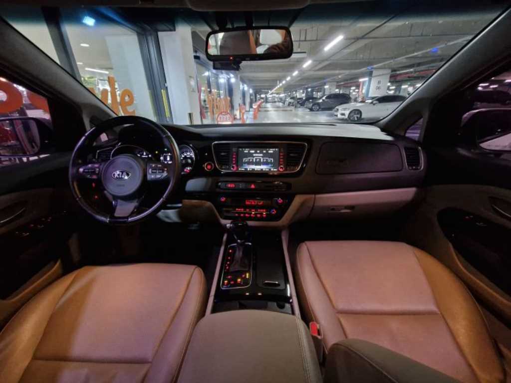 KIA Carnival - Vista 6