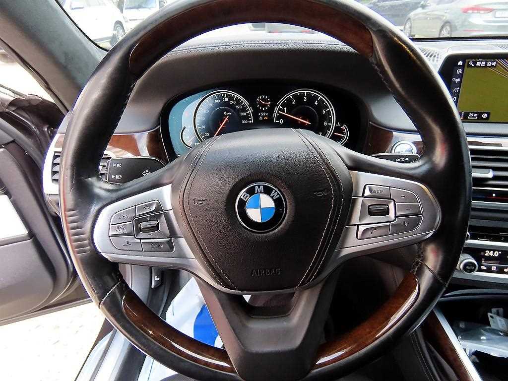 BMW 7 Series - Vista 8