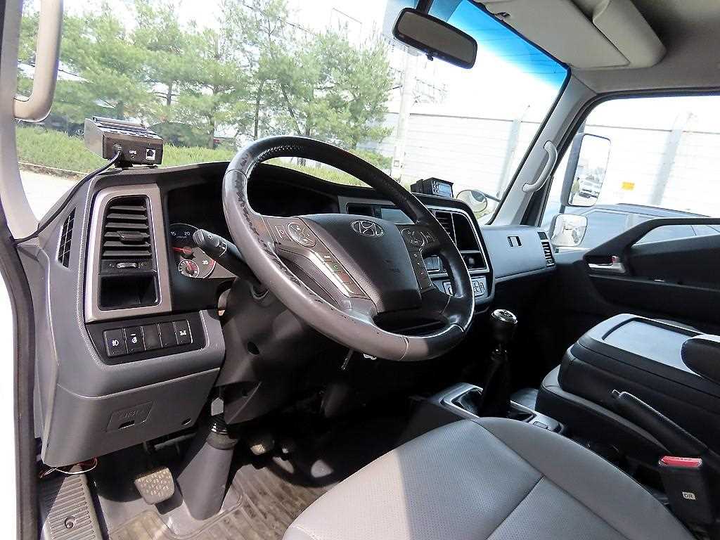 medium and large cargo truck - Vista 7