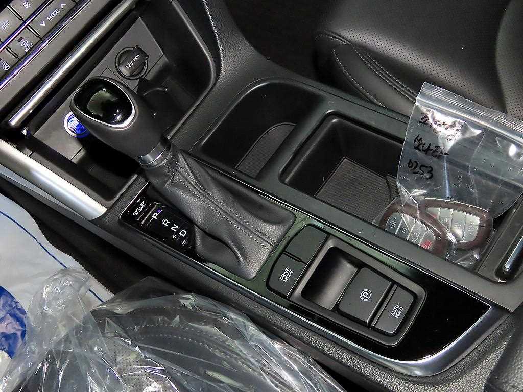 HYUNDAI Sonata - Vista 12