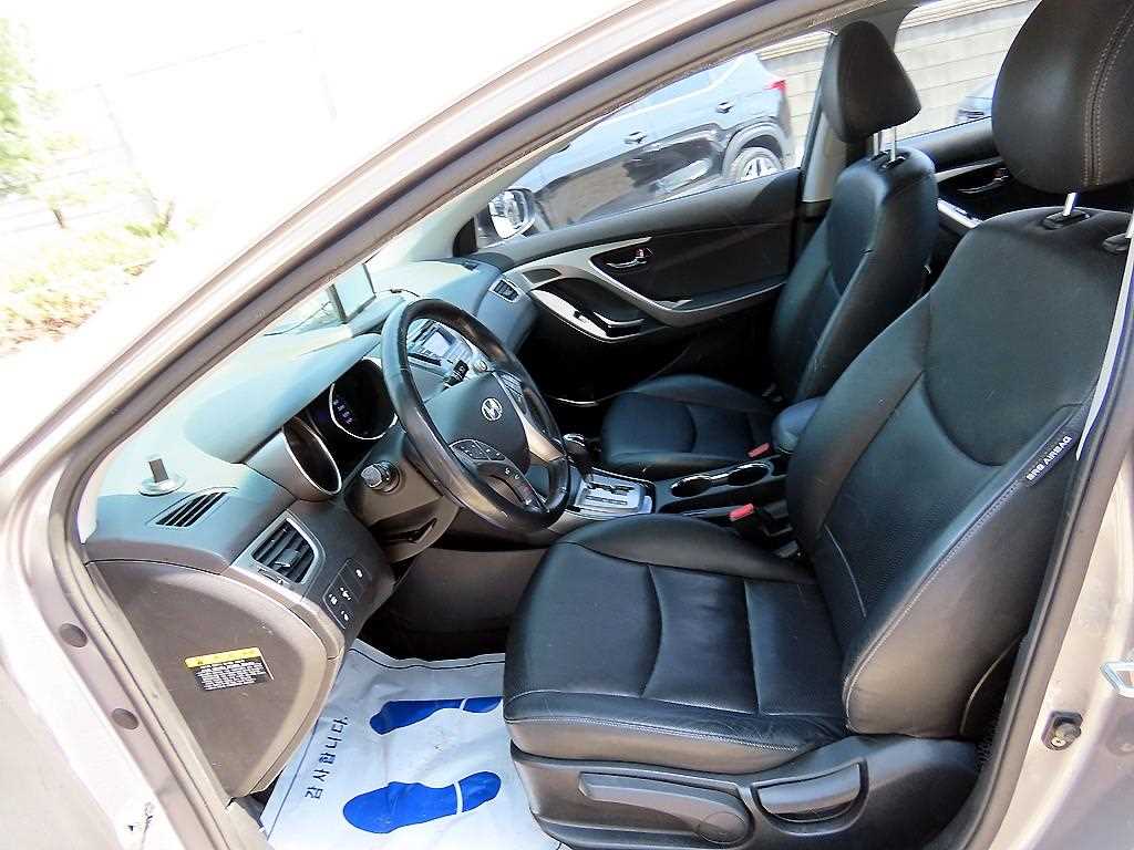 HYUNDAI Avante - Vista 5